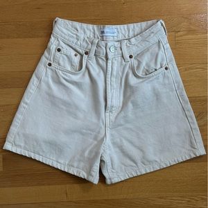 ZARA TRF Off-White Mom Fit Short